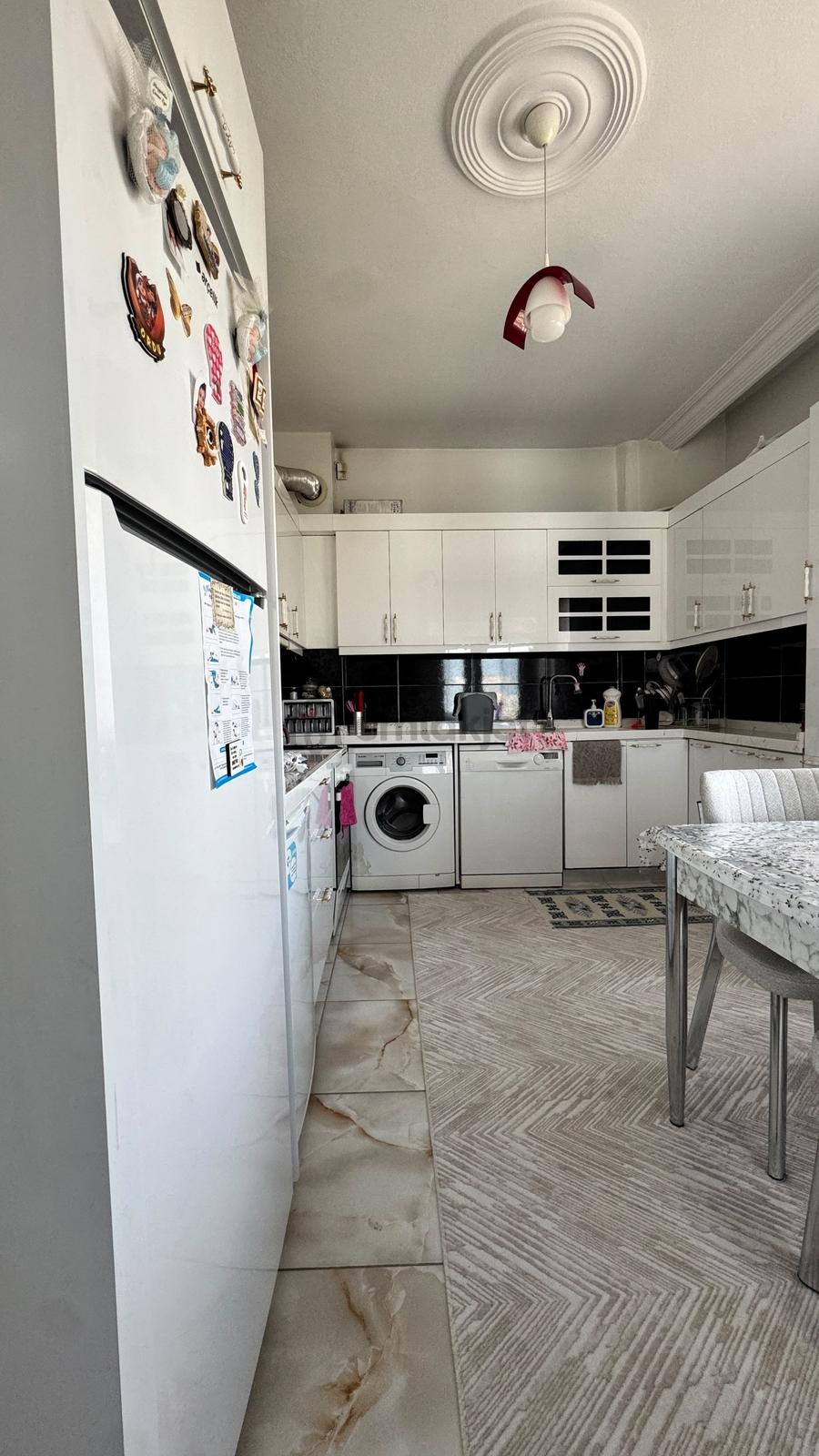 Mükemmel Konumda Özenle Yenilenmiş 3+1 Satılık Daire - 8