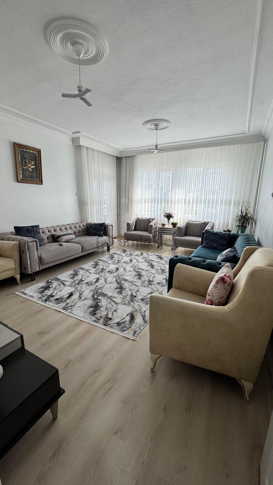 Mükemmel Konumda Özenle Yenilenmiş 3+1 Satılık Daire - 11