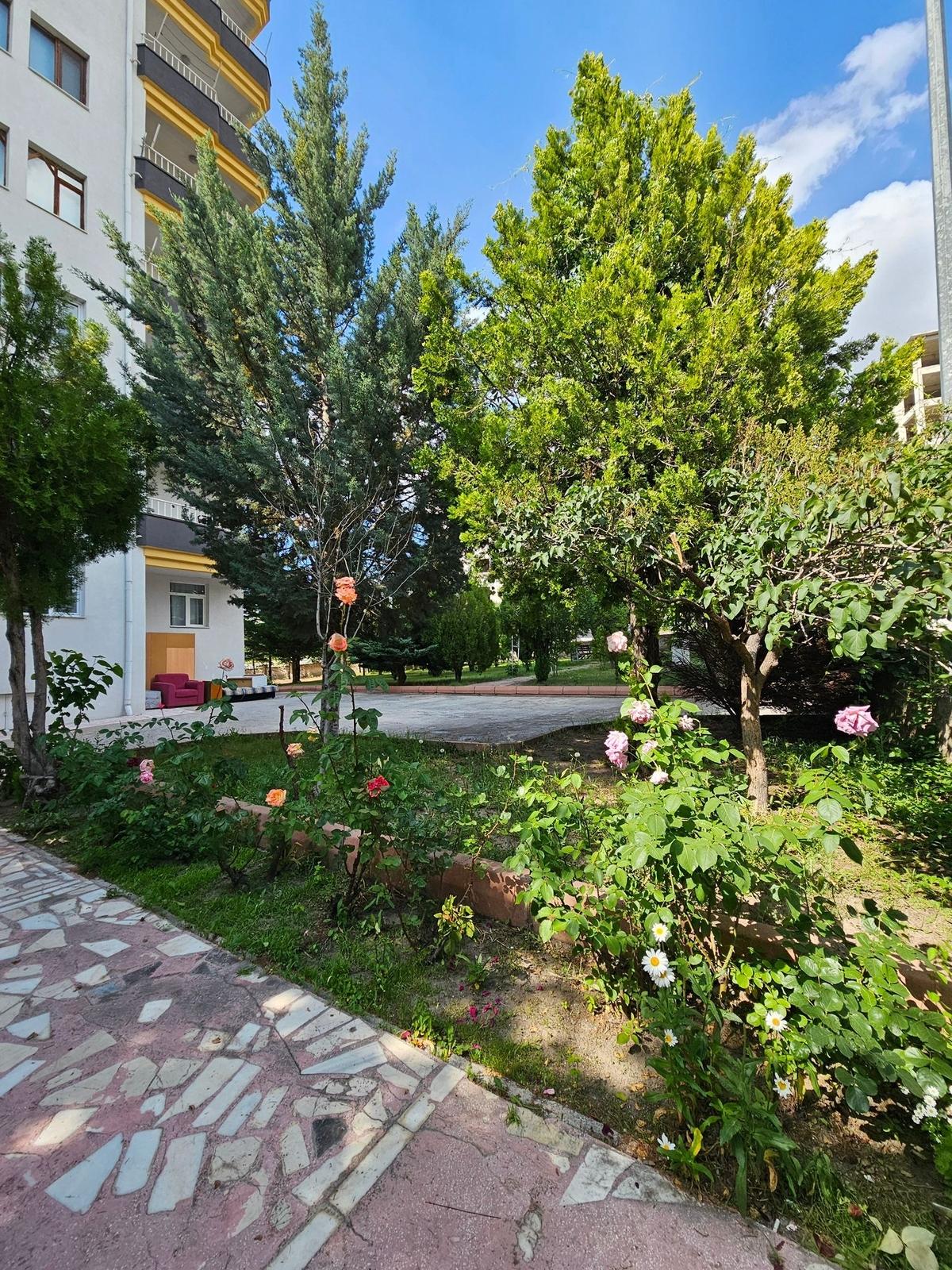 Mükemmel Konumda Özenle Yenilenmiş 3+1 Satılık Daire - 26