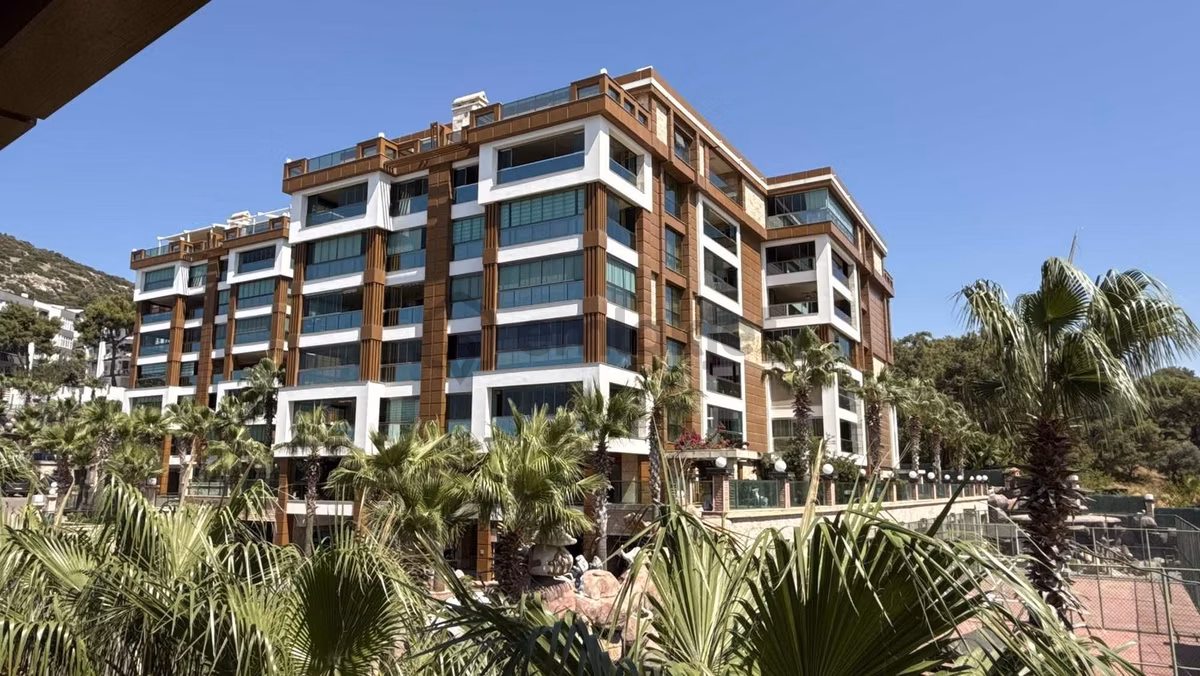 Ege Mahallesinde Deniz Manzaralı Satılık 4+1