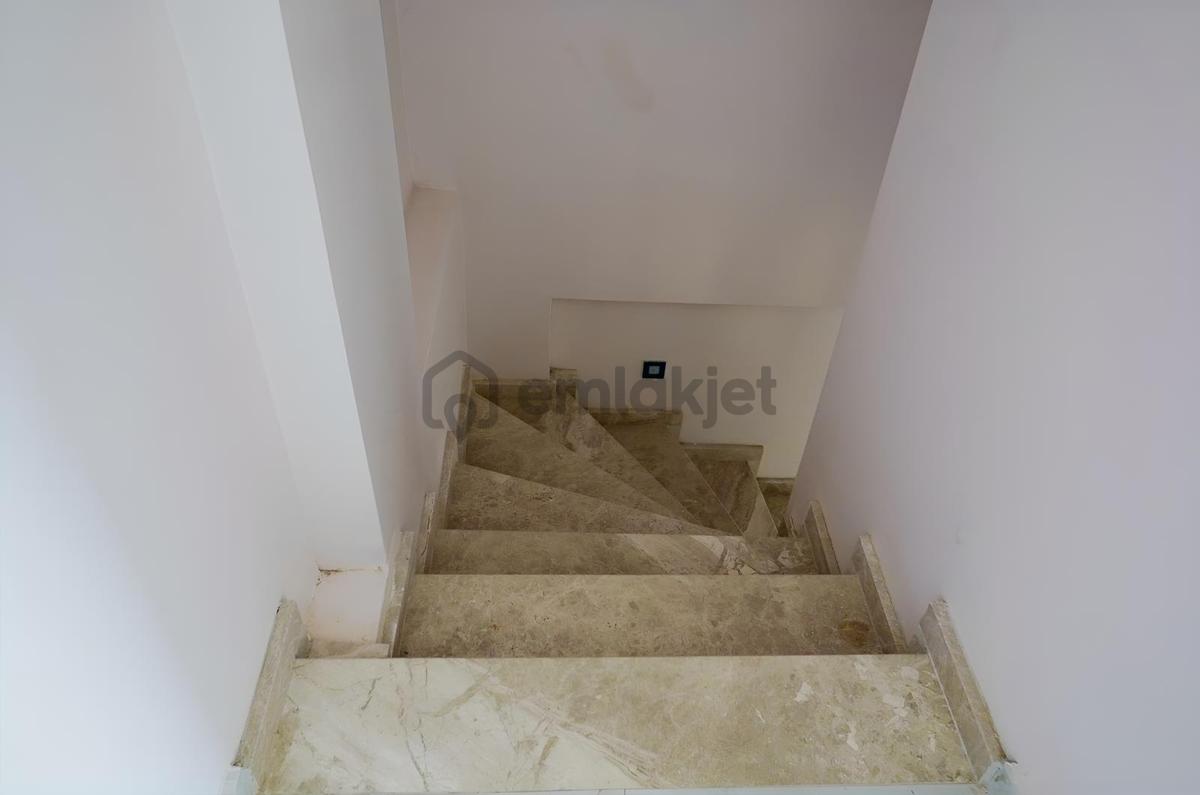 Karaburun'da Sahile 400 M Mesafede, Deniz Manzaralı Villa - 14