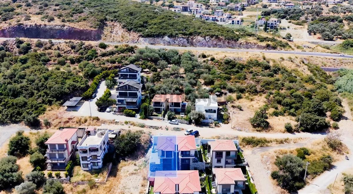 Karaburun'da Sahile 400 M Mesafede, Deniz Manzaralı Villa - 3