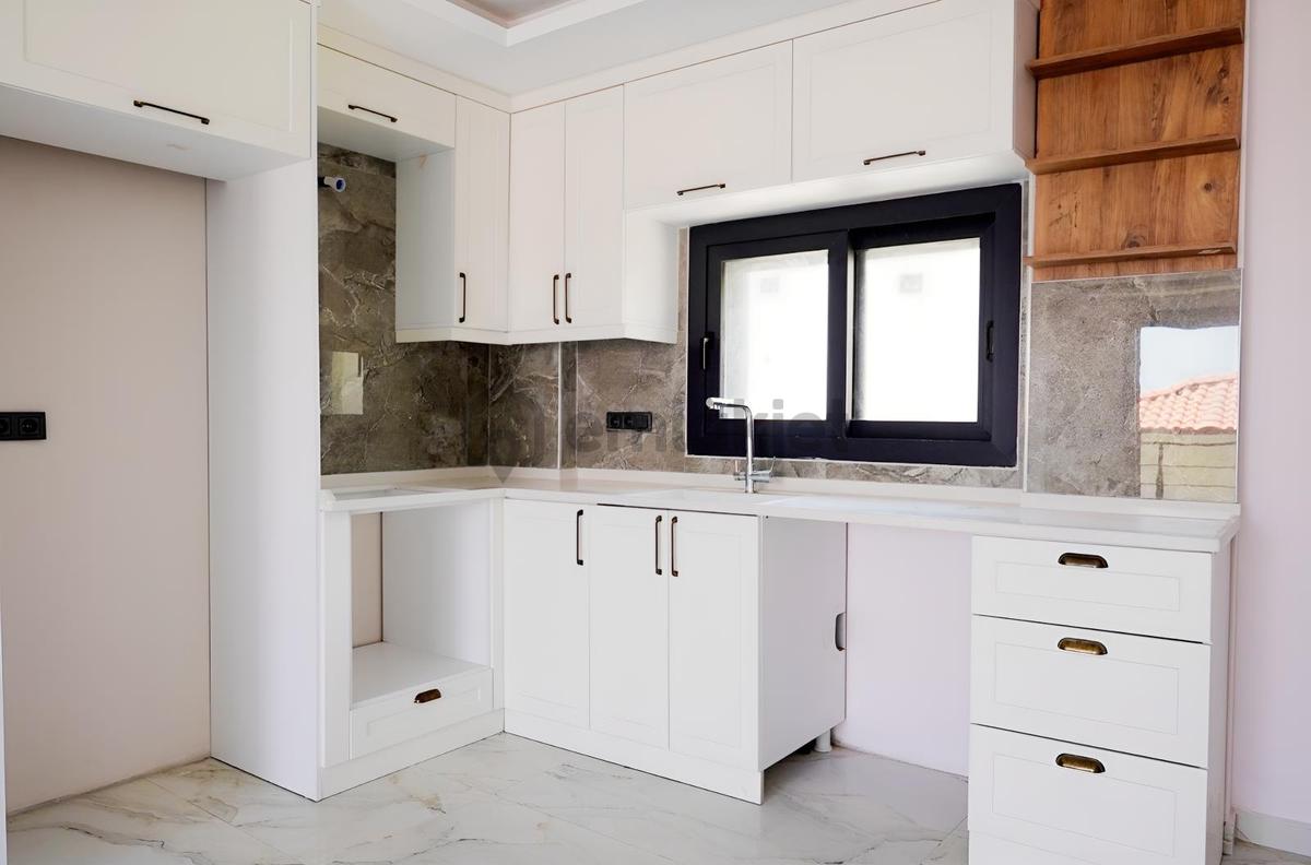 Karaburun'da Sahile 400 M Mesafede, Deniz Manzaralı Villa - 5