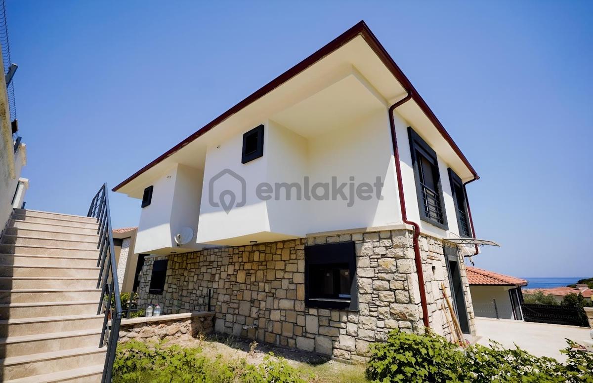 Karaburun'da Sahile 400 M Mesafede, Deniz Manzaralı Villa - 2