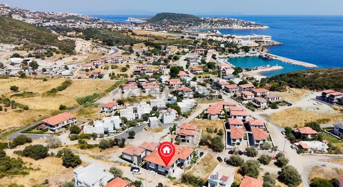 Karaburun'da Sahile 400 M Mesafede, Deniz Manzaralı Villa