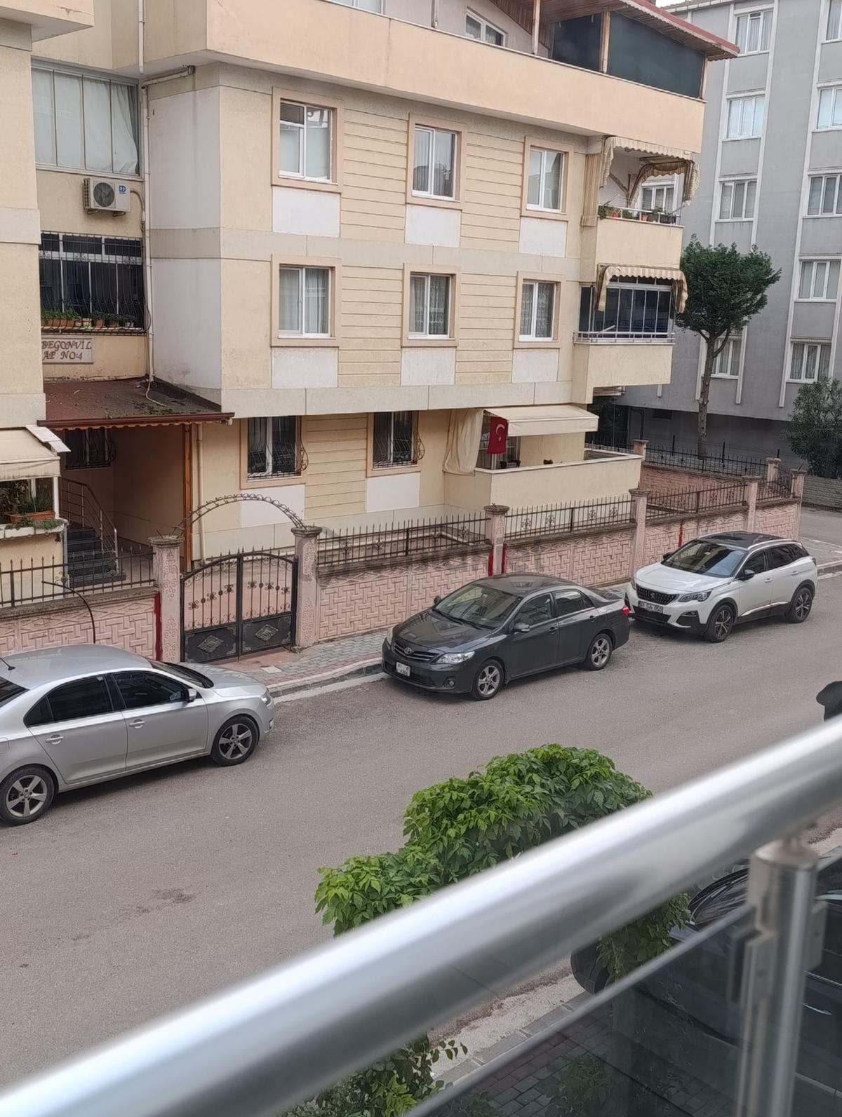 Körfez Mimar Sinanda Sahile Yakın Kiralık 3+1 Daire