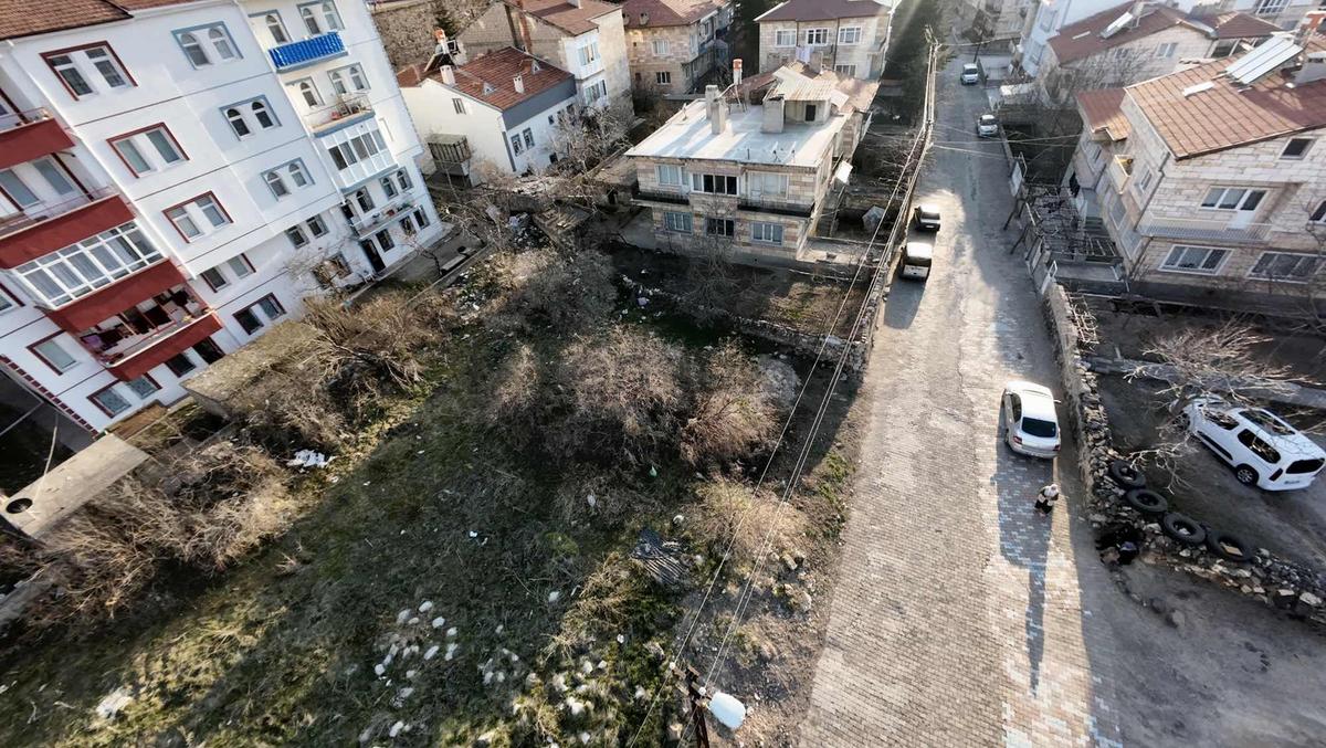 1polat Emlak'tan Bahçelievlerde 345 M² Satılık Arsa