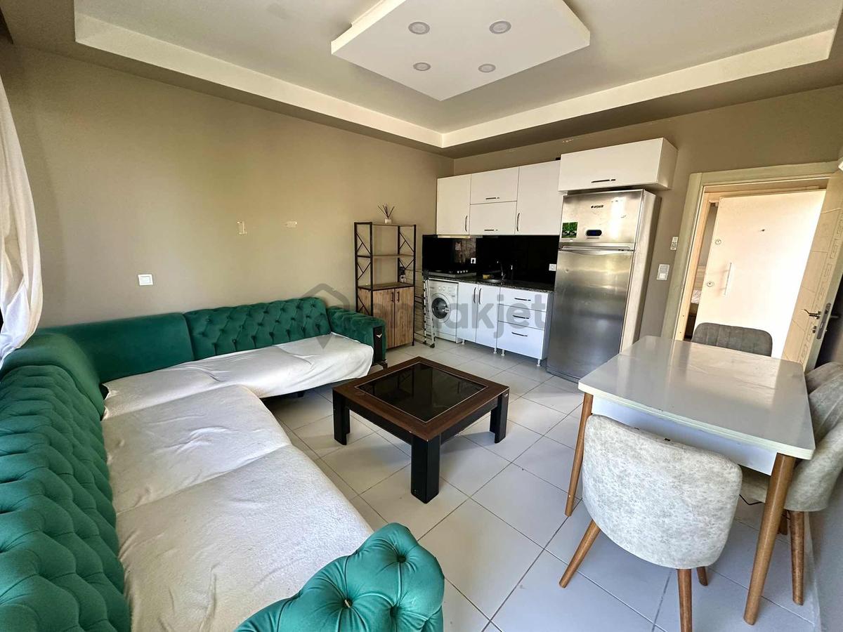 Oteller Bölgesinde Havuzlu Sitede Bahçe Kullanımlı Daire - 9