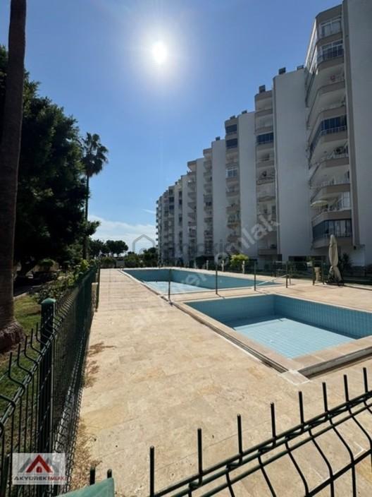 Akyürekten'ten Denize Sıfır Sitede Muhteşem Manzaralı Geniş 2+1 - 27