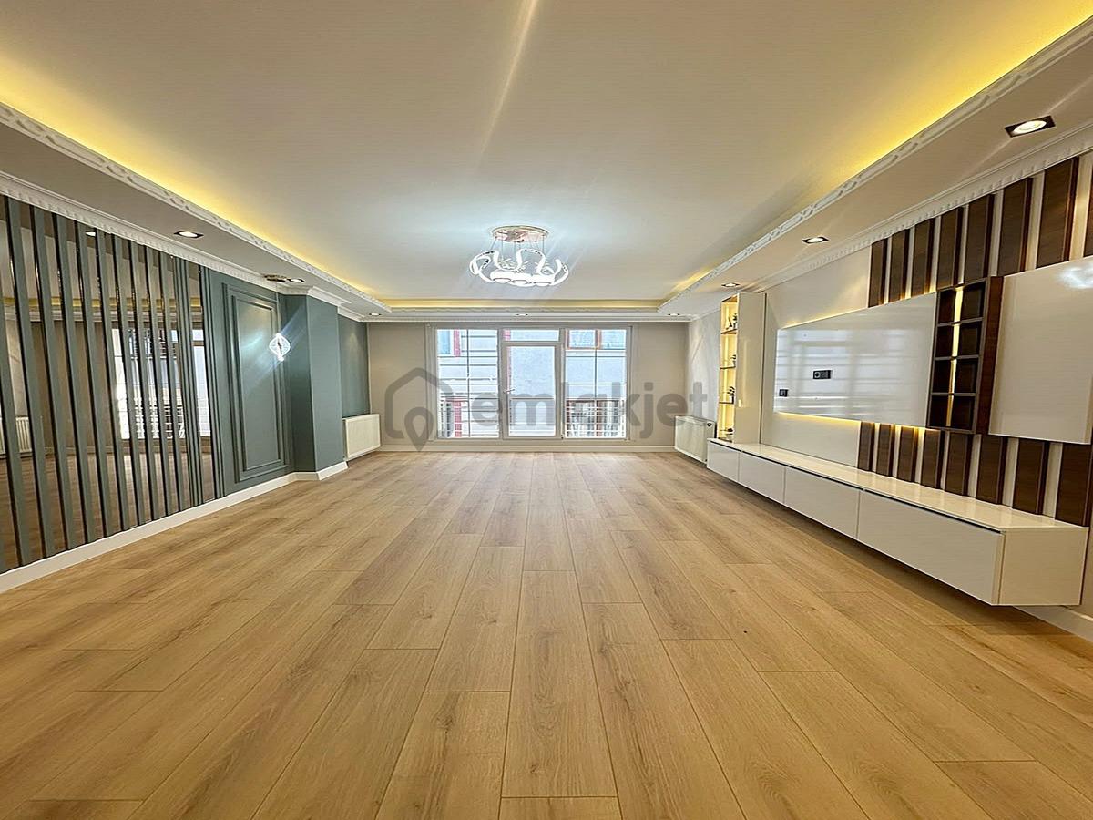 Metrobüse Yürüme Mesafesinde Ultra Lüx 2+1 İskanlı Satılık Arakat Daire!!!