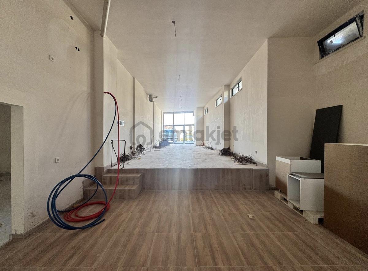 Eksen Emlak'tan Yüksek Asma Tavanlı Kiralık Dükkan - 3