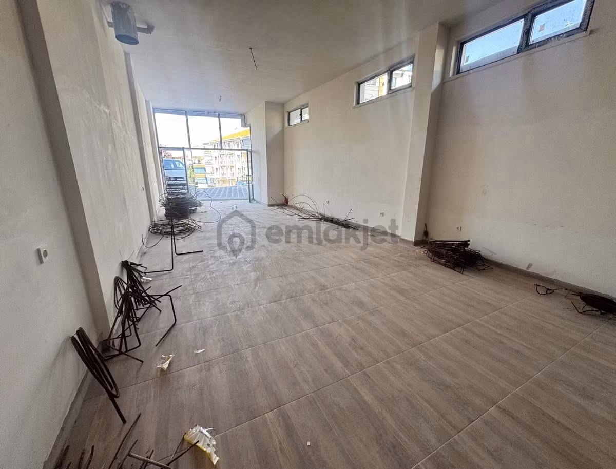 Eksen Emlak'tan Yüksek Asma Tavanlı Kiralık Dükkan - 7