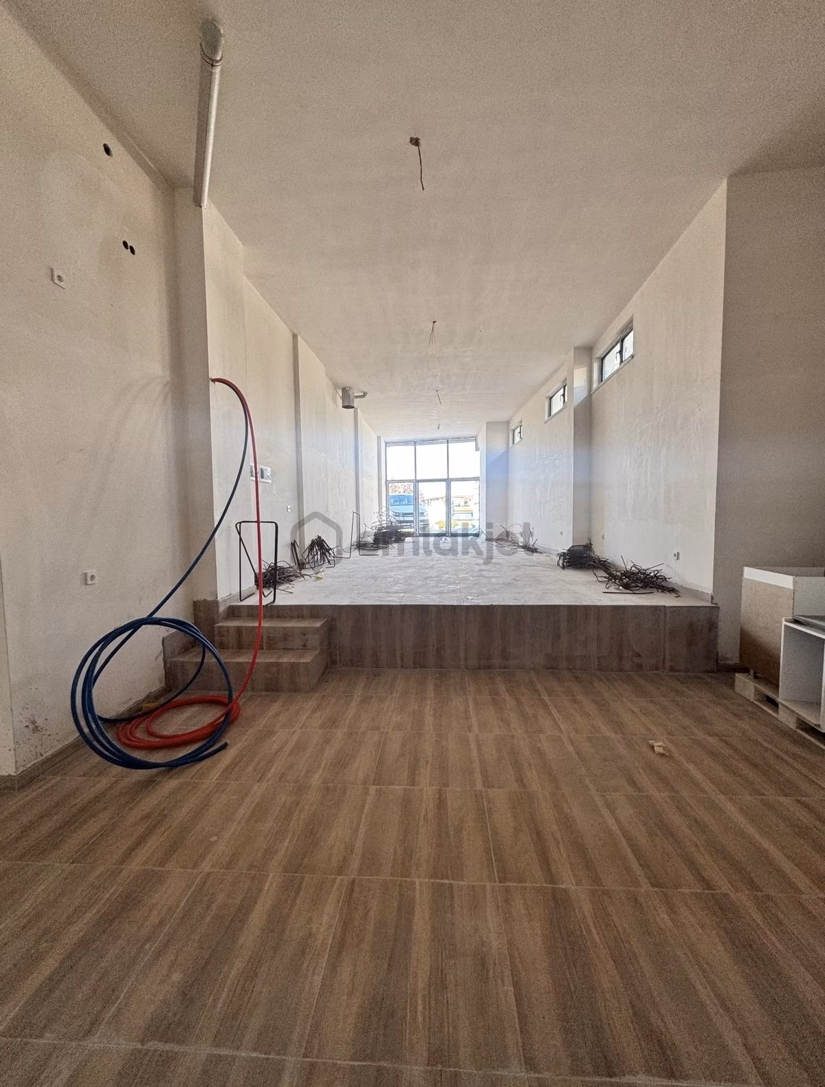 Eksen Emlak'tan Yüksek Asma Tavanlı Kiralık Dükkan - 10