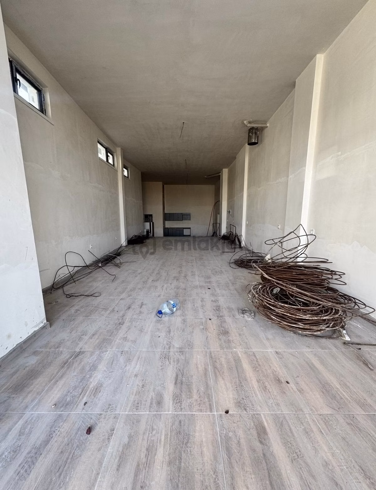 Eksen Emlak'tan Yüksek Asma Tavanlı Kiralık Dükkan - 12