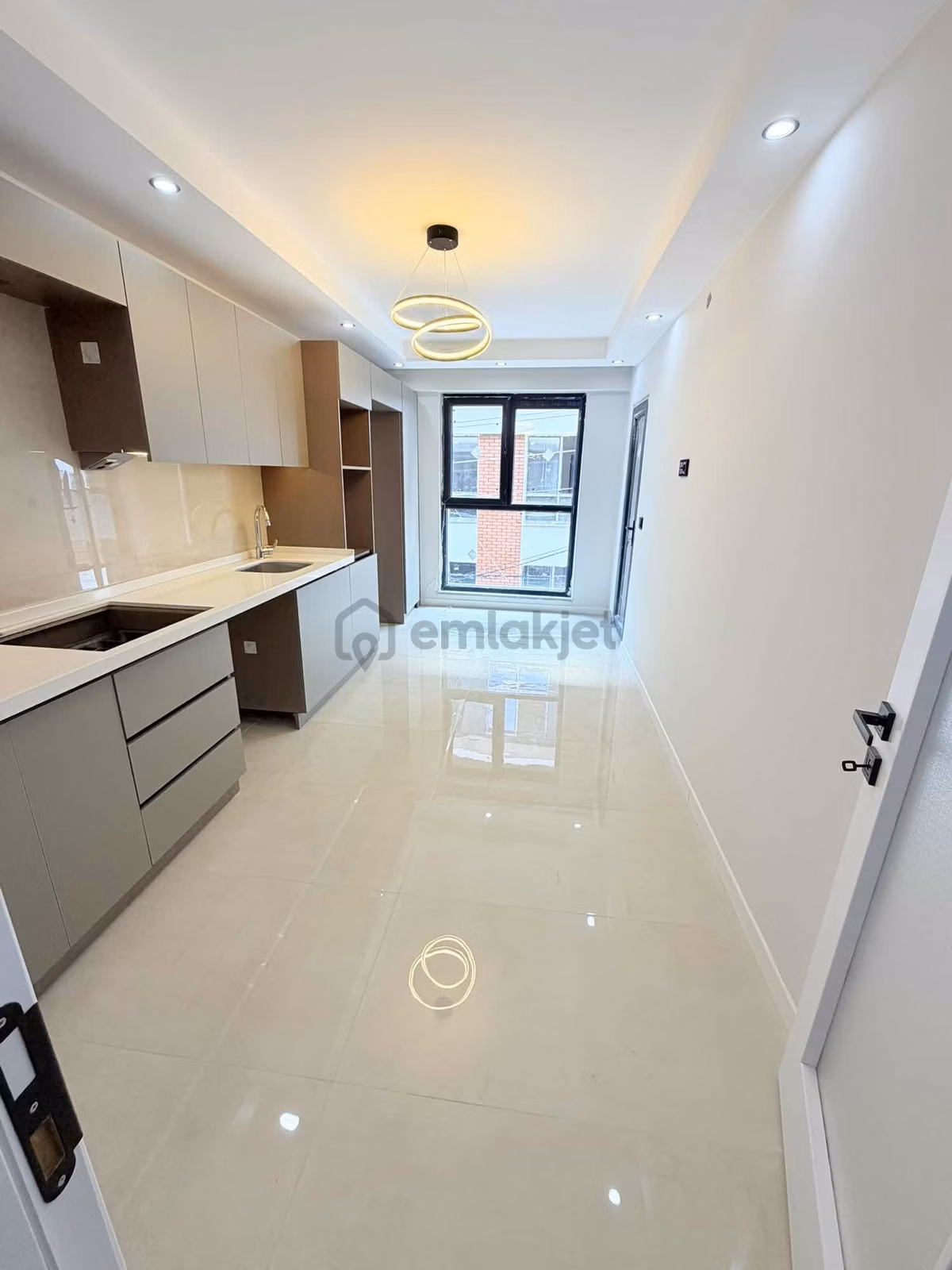 Fazelden Yeşilmeydan Cad. Yakını Ebv.banyolu Giyinme Odalı 3+1
