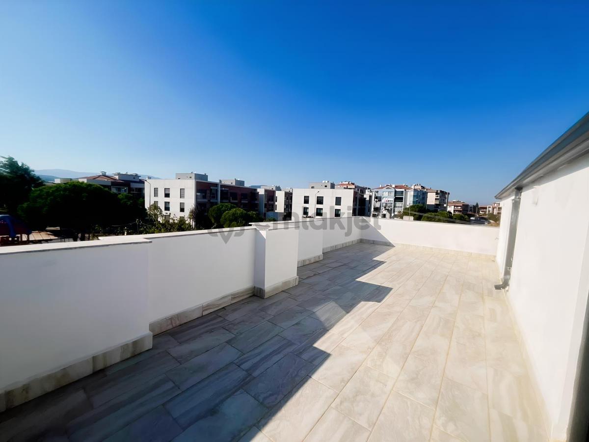 Müstakil Havuzlu Geniş Bahçeli 4+1 Satılık Villa - 21