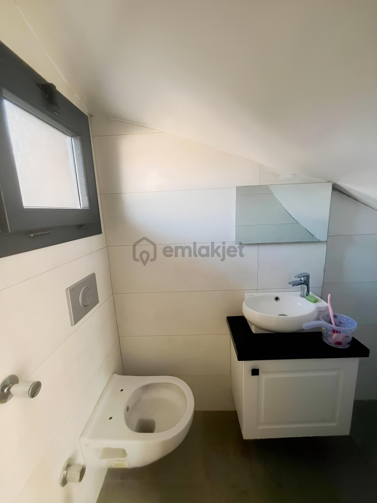 Müstakil Havuzlu Geniş Bahçeli 4+1 Satılık Villa - 24