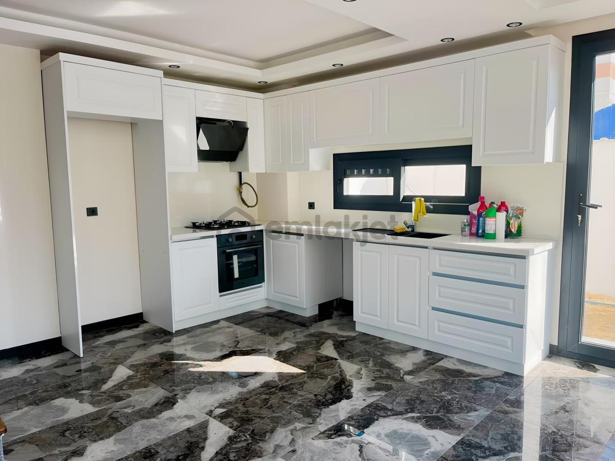Müstakil Havuzlu Geniş Bahçeli 4+1 Satılık Villa - 28