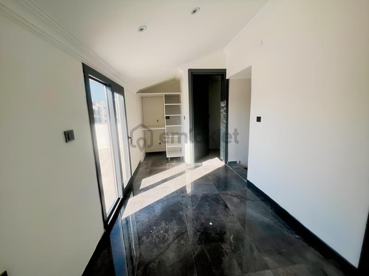 Müstakil Havuzlu Geniş Bahçeli 4+1 Satılık Villa - 8