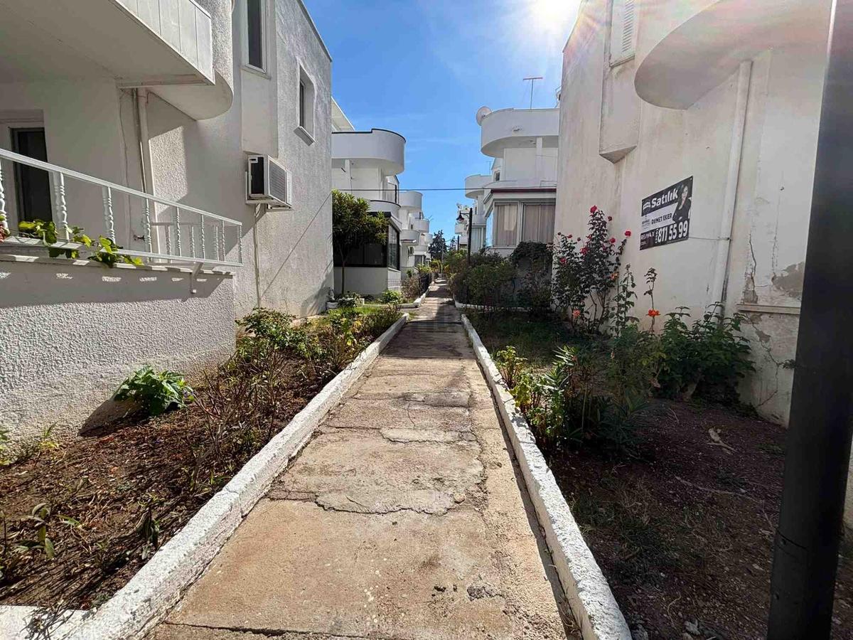 Didim Mavişehirde Güney-batı Cepheli 3 Katlı 3+1 Villa | Balkon - 24