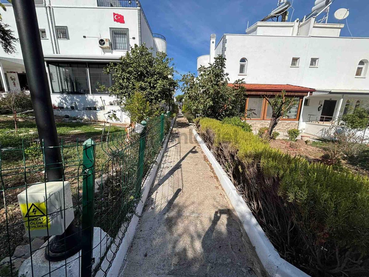 Didim Mavişehirde Güney-batı Cepheli 3 Katlı 3+1 Villa | Balkon - 19
