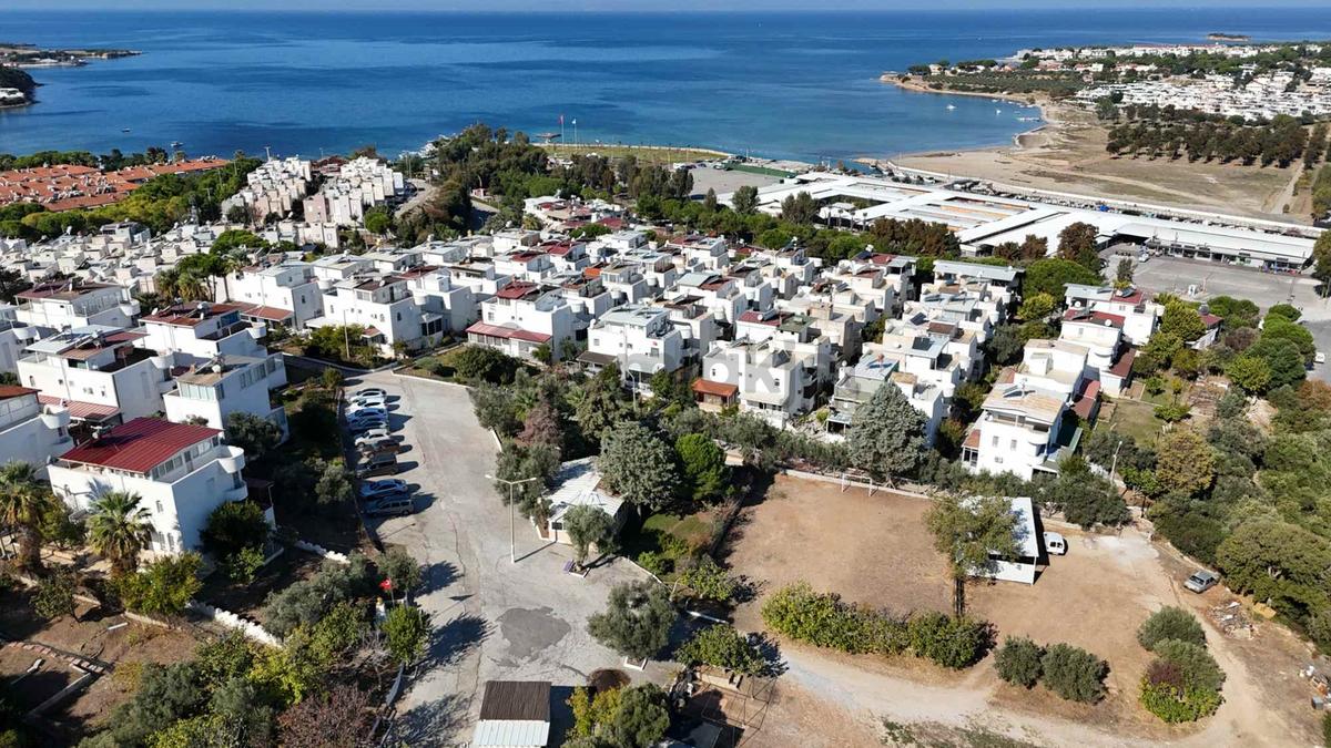Didim Mavişehirde Güney-batı Cepheli 3 Katlı 3+1 Villa | Balkon - 27