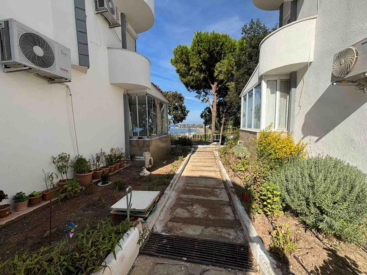 Didim Mavişehirde Güney-batı Cepheli 3 Katlı 3+1 Villa | Balkon - 22