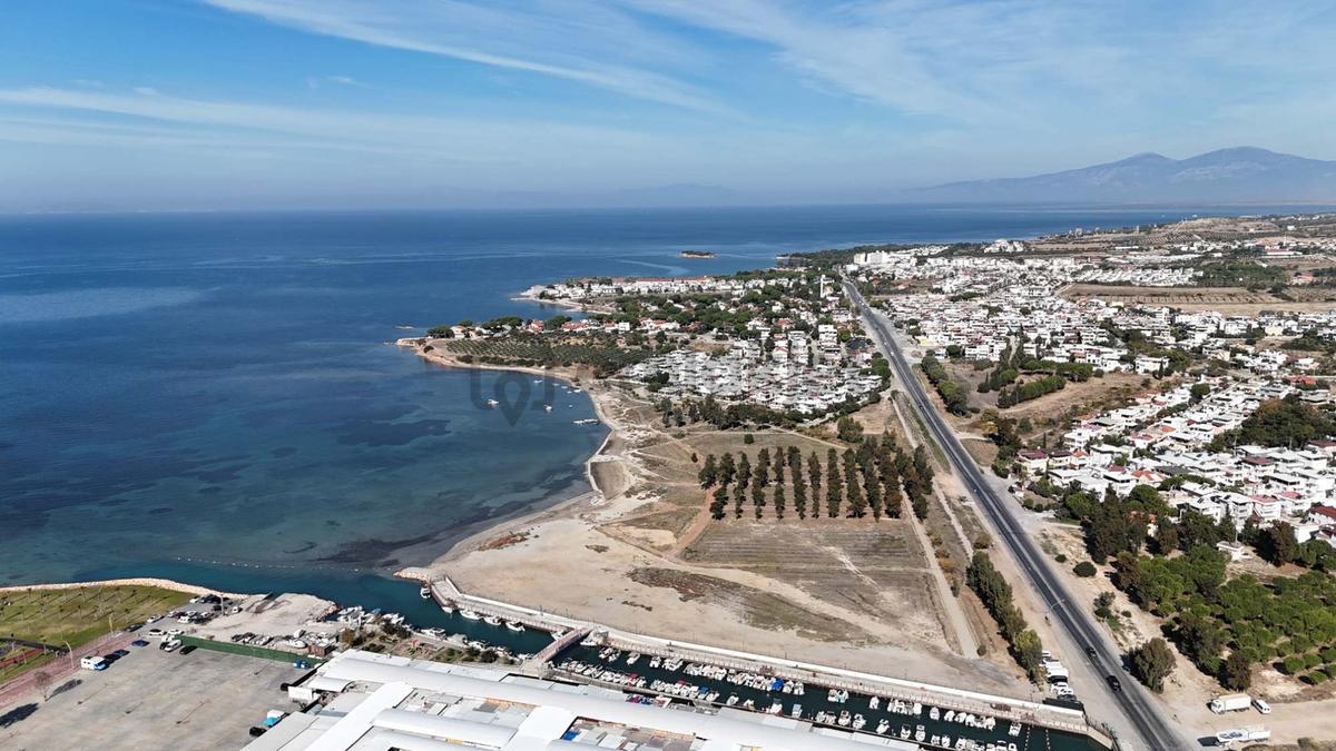 Didim Mavişehirde Güney-batı Cepheli 3 Katlı 3+1 Villa | Balkon - 30