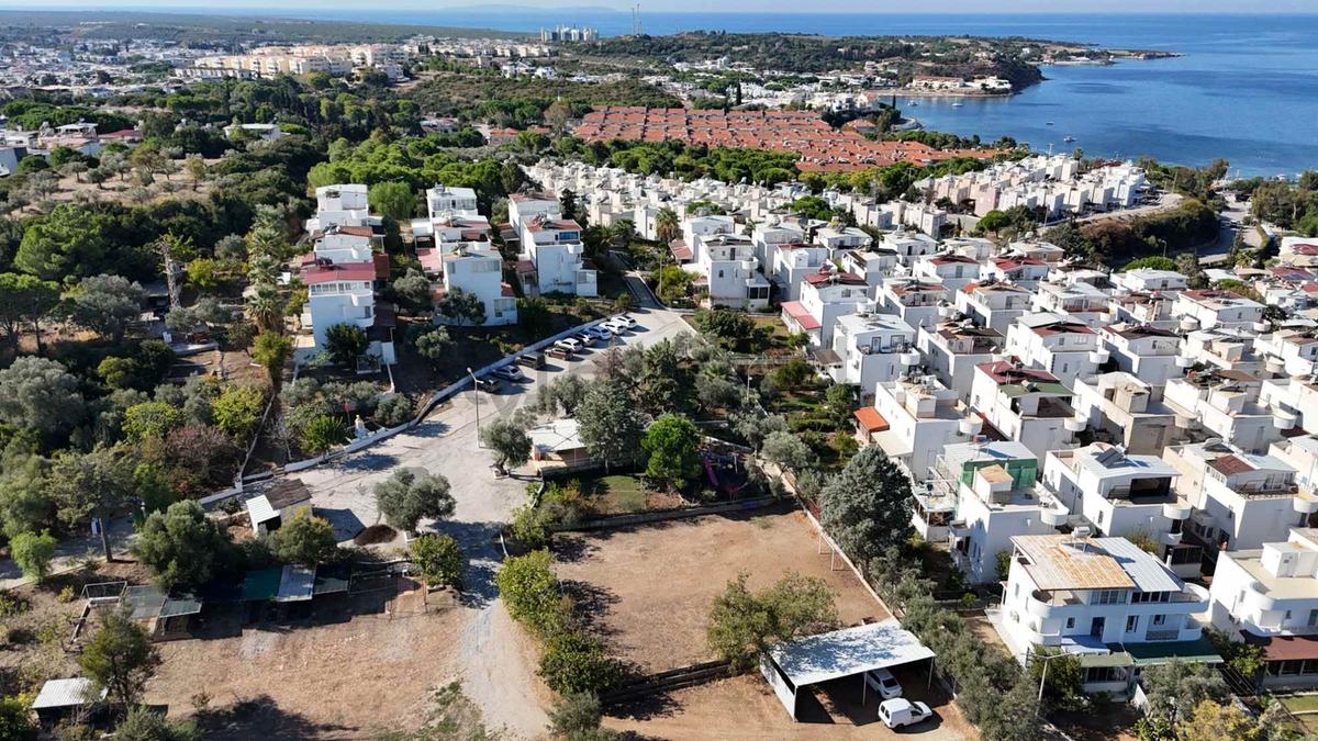Didim Mavişehirde Güney-batı Cepheli 3 Katlı 3+1 Villa | Balkon - 31