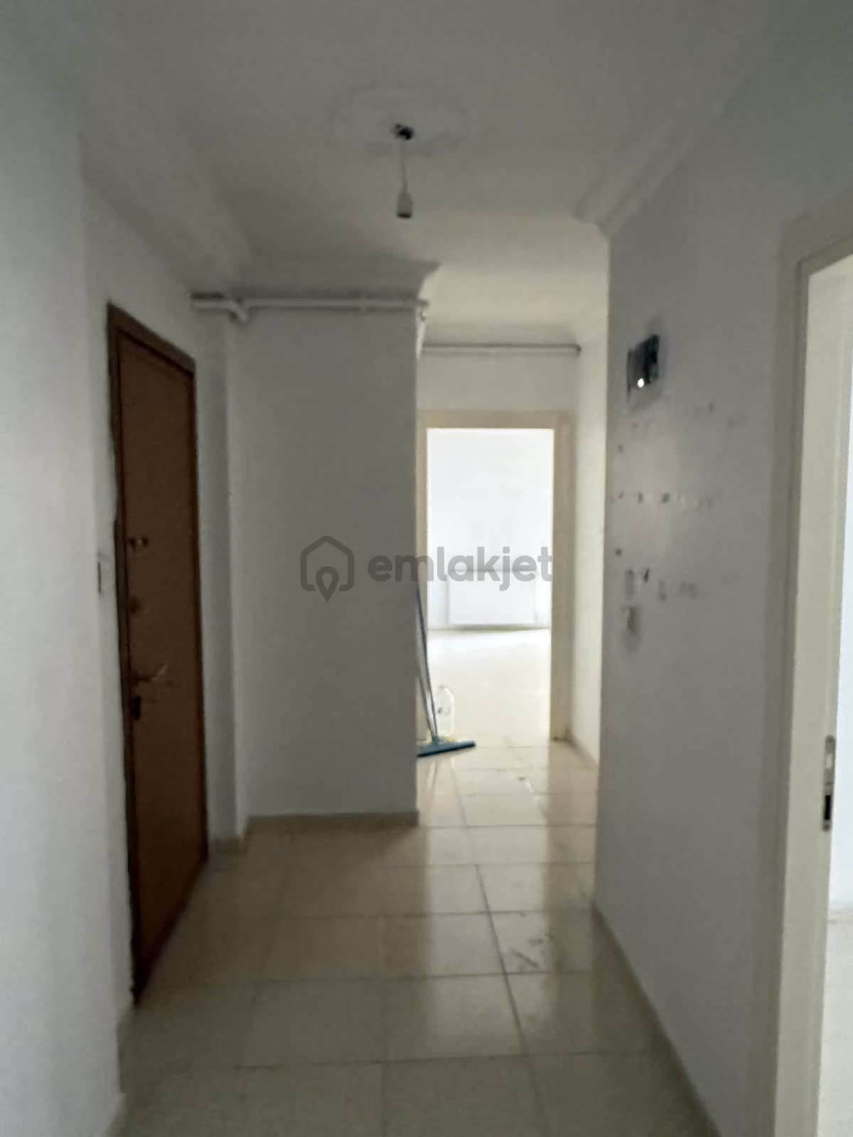 Cumhuriyet Mahallesinde 3+1 1 İnci Kat Daire Asansörlü - 22