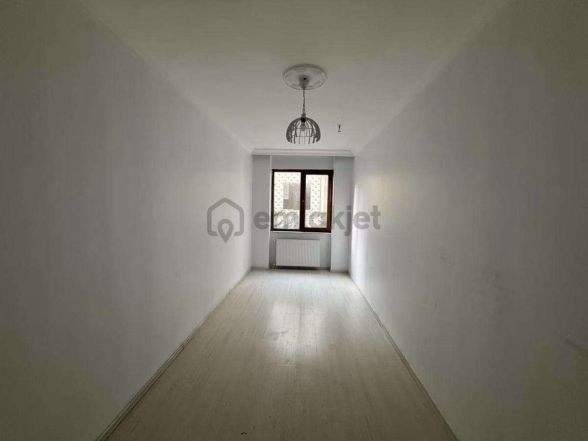 Cumhuriyet Mahallesinde 3+1 1 İnci Kat Daire Asansörlü - 15