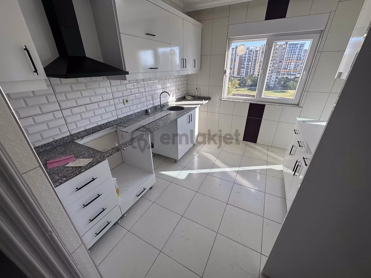 Kiralık 2+1 Doğalgaz Cam Bakkon Kepez Devlet Hastanesine Yakın