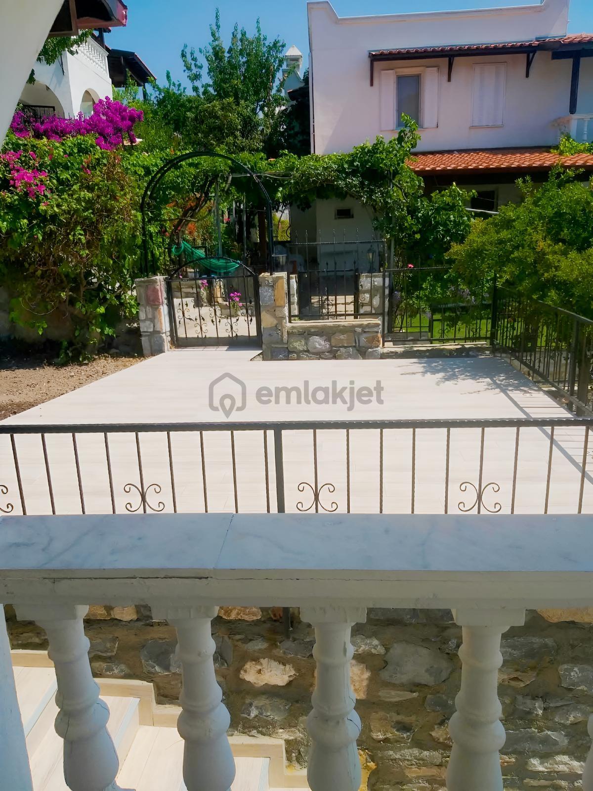 Kıyıkışlacık'da Gülüm Kıyı Sitesinde Denize Nazır Satılık Villa - 8