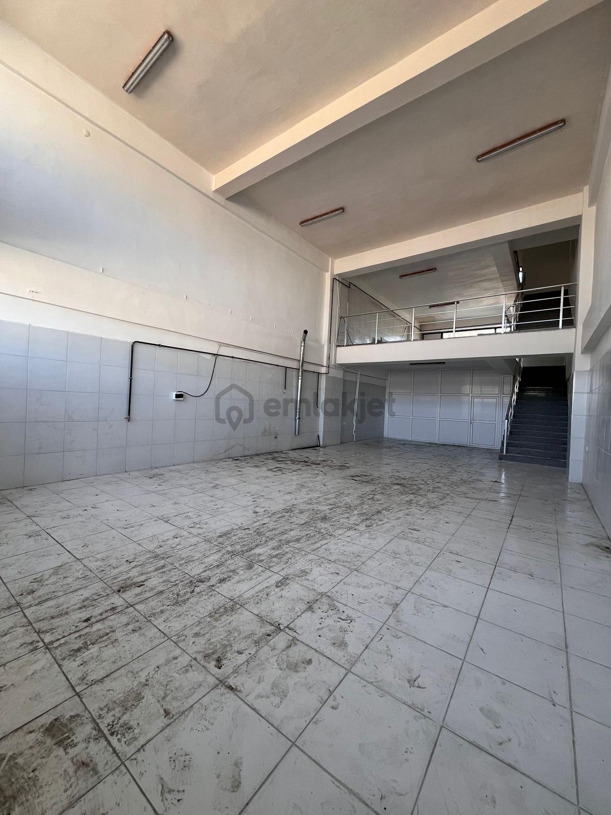 Kamyon Garajı Yanında Satılık 300 M² Çift Cephe Dükkan - 4