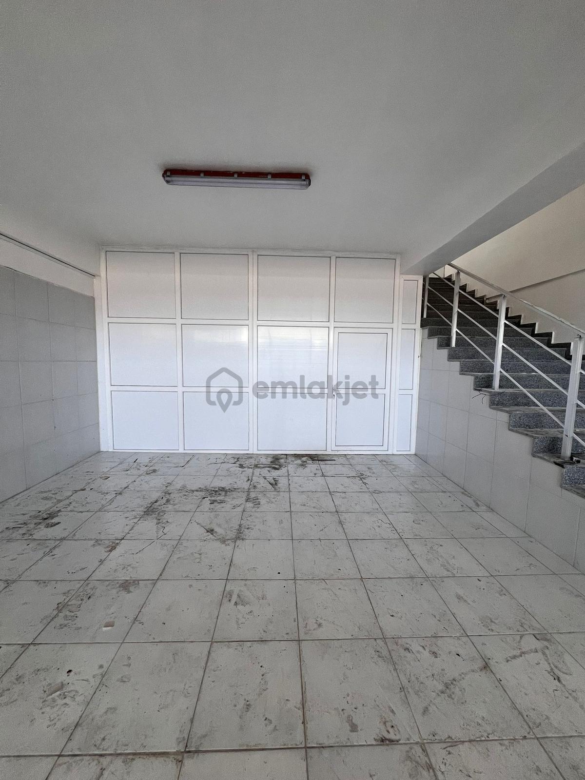 Kamyon Garajı Yanında Satılık 300 M² Çift Cephe Dükkan - 6
