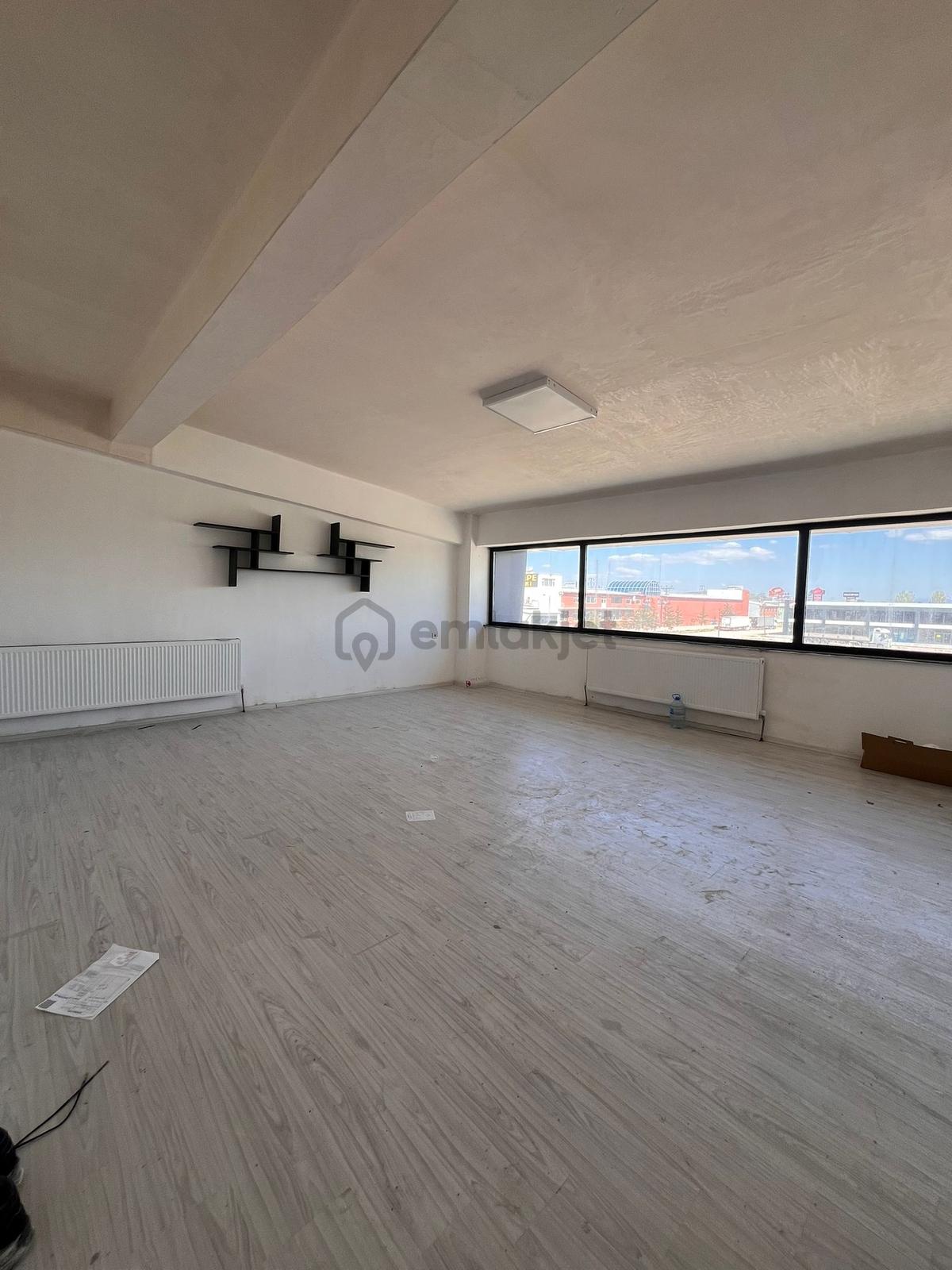 Kamyon Garajı Yanında Satılık 300 M² Çift Cephe Dükkan - 18