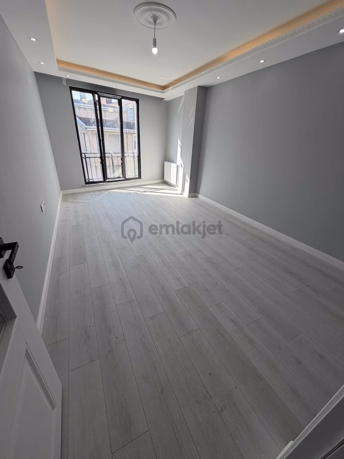 Yenidoğan Ufuk Cad Üzerinde Satılık 2+1 Daire