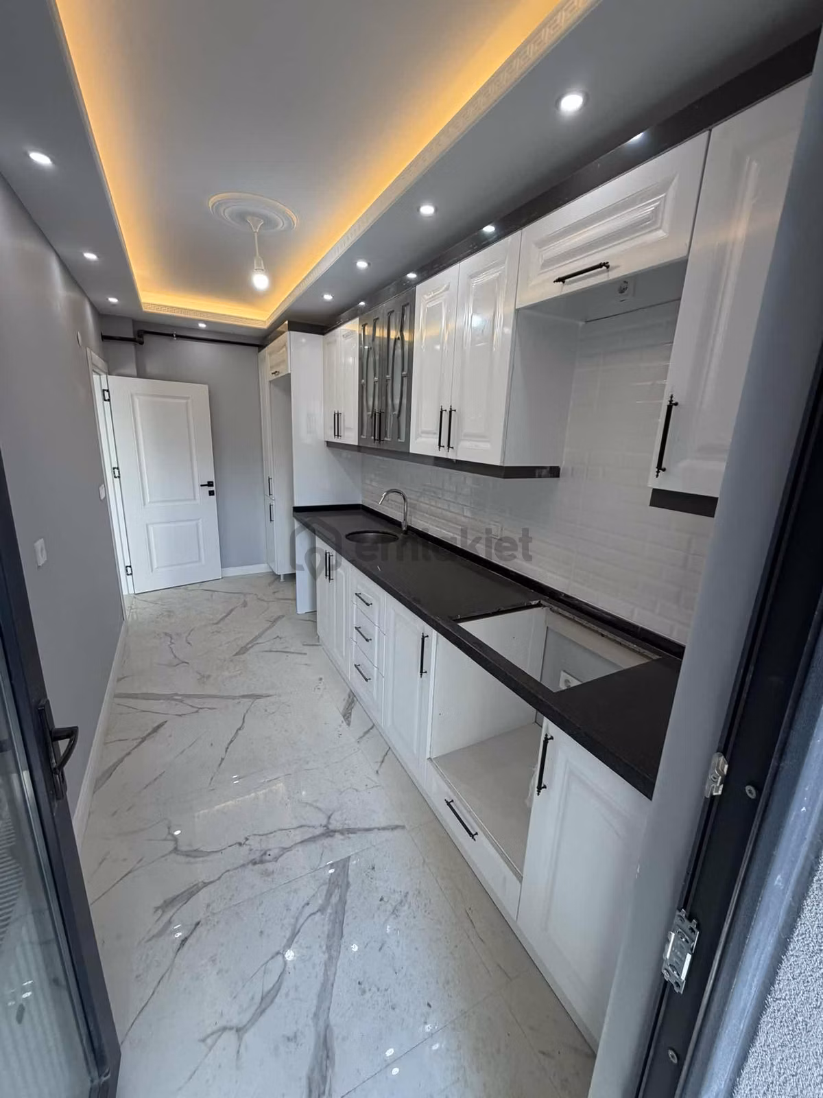 Yenidoğan Ufuk Cad Üzerinde Satılık 2+1 Daire - 13
