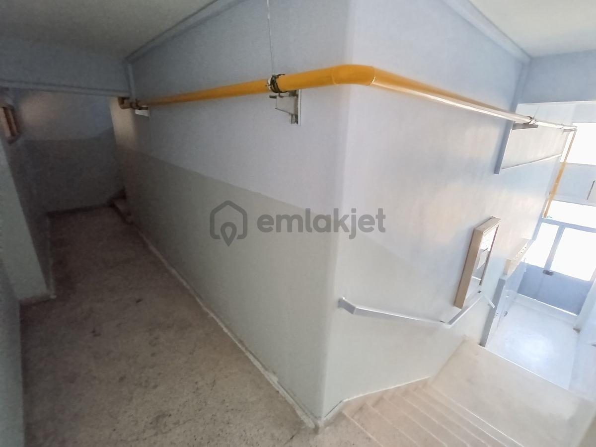 Gaziemir Önder Cd. Teraslı 3+1 Fırsat Daire - 16
