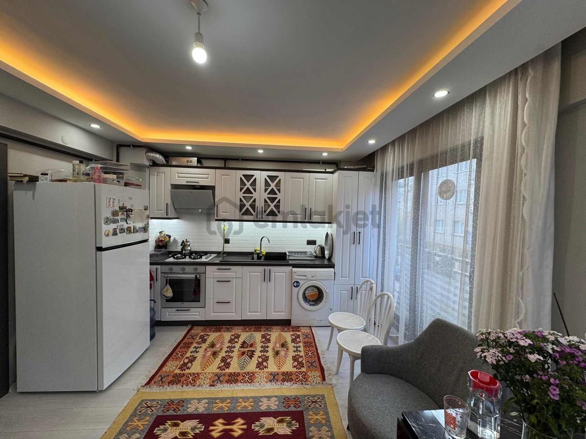 Ege Mah.cadde Üstünde Satılık 1+1 Ara Kat Daire