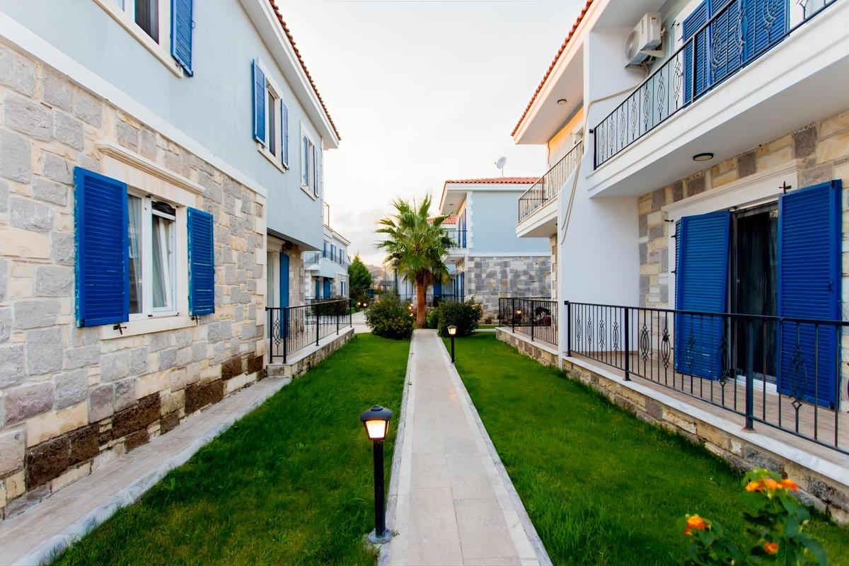 Foça Hacıveli Mah. Havuzlu Site İçerisinde Satılık 3+1 Villa - 4