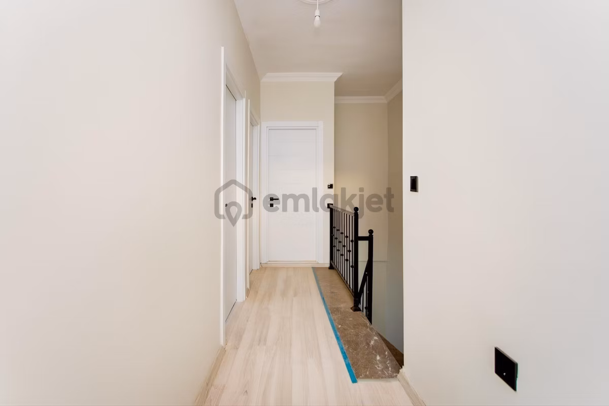 Foça Hacıveli Mah. Havuzlu Site İçerisinde Satılık 3+1 Villa - 24
