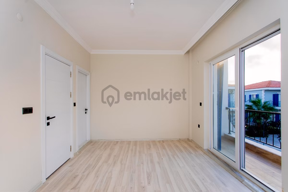 Foça Hacıveli Mah. Havuzlu Site İçerisinde Satılık 3+1 Villa - 25
