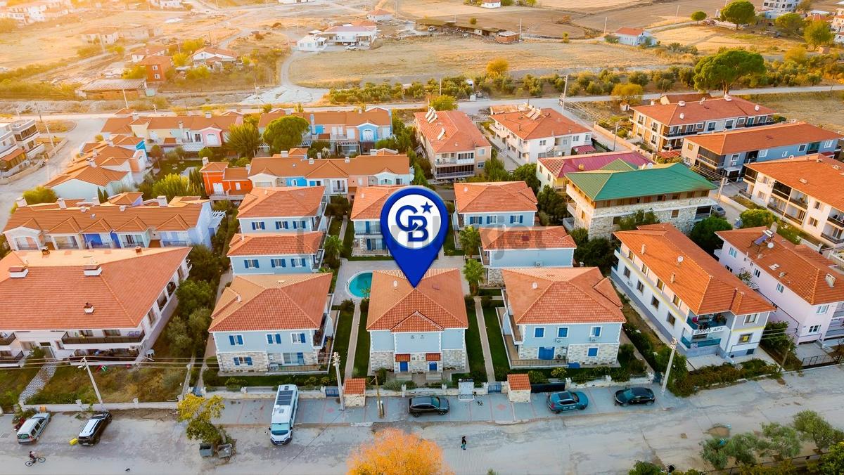 Foça Hacıveli Mah. Havuzlu Site İçerisinde Satılık 3+1 Villa - 31