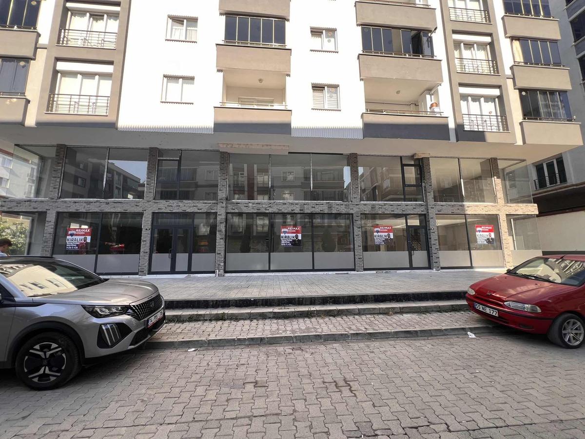 Recep Erdoğan'dan Tekkeköy'de 540 M2 Kiralık Dükkan - 3