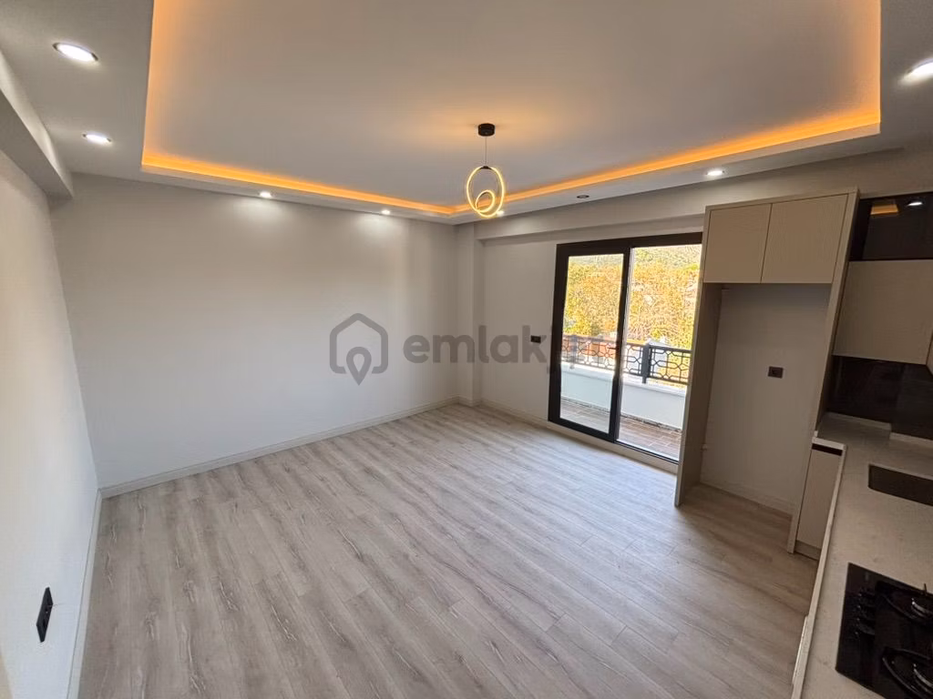 Güre Merkez’de Satılık Kapalı Otoparklı 1+1 Darie - 6