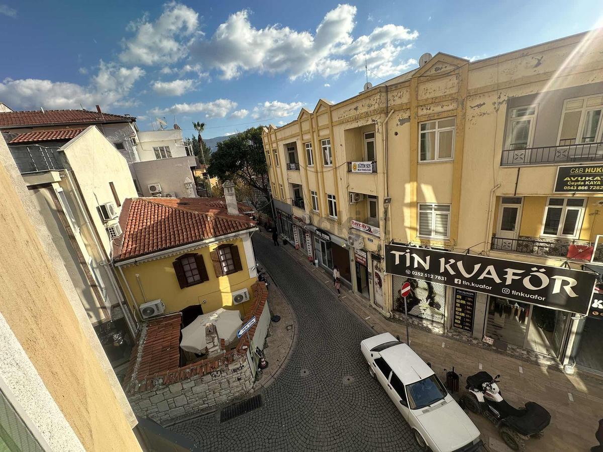 Raşit Kırlı İş Merkezin'de Kiralık Ofis