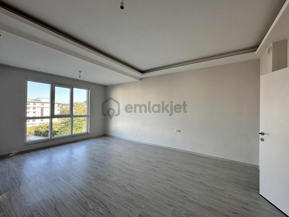 Tekkeköyde Havuzlu Site İçerisinde Kiralık 3+1 Arakat Daire - 11
