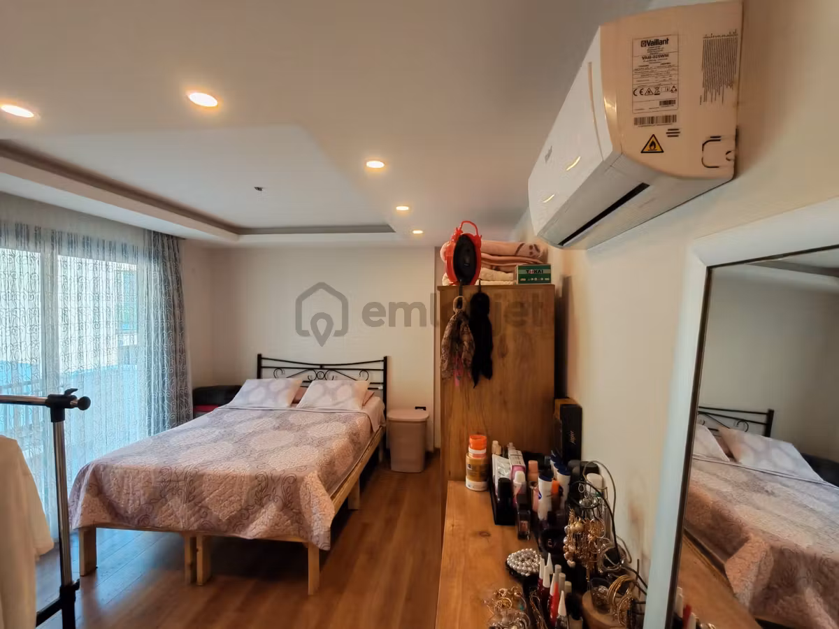 Menderes'de Bahçeli Geniş Konforlu Harika Tripleks Villa - 24