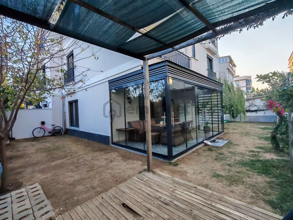 Menderes'de Bahçeli Geniş Konforlu Harika Tripleks Villa - 4